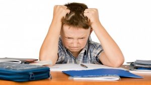 نحوه برخورد با کودکی که نمیخواد مشق بنویسد