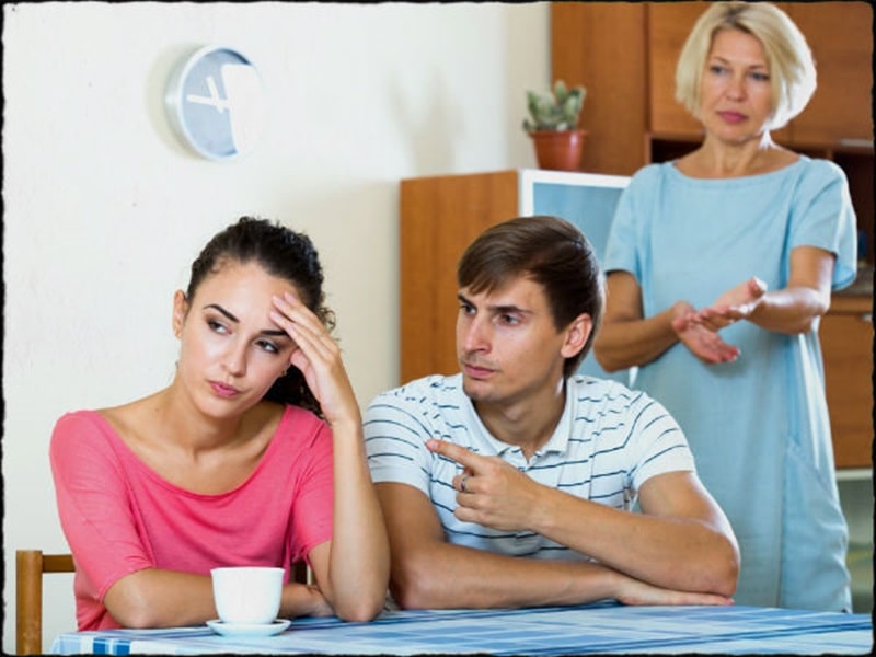 با مرد بچه ننه ازدواج نکنید