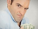 چطور بفهمیم یک مرد خسیس است؟