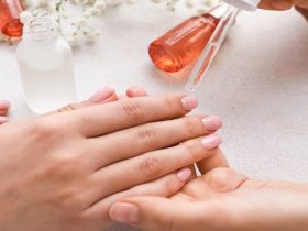 چه چیزی ناخن را محکم میکند