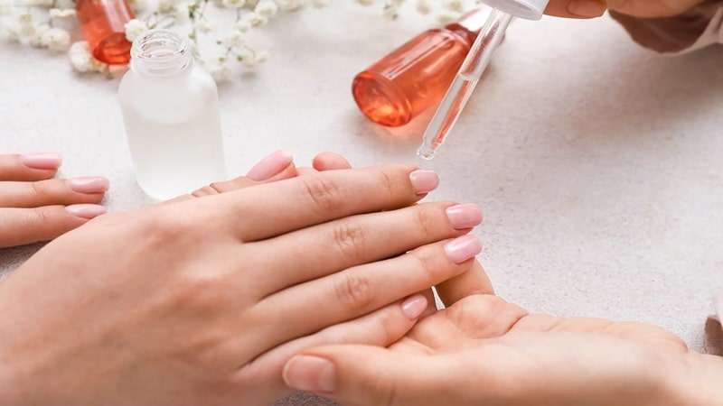 چه چیزی ناخن را محکم میکند