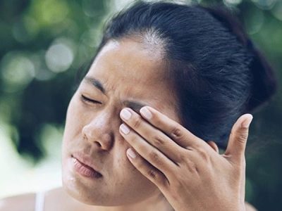 اگر چسب مژه داخل چشم برود چه کنیم