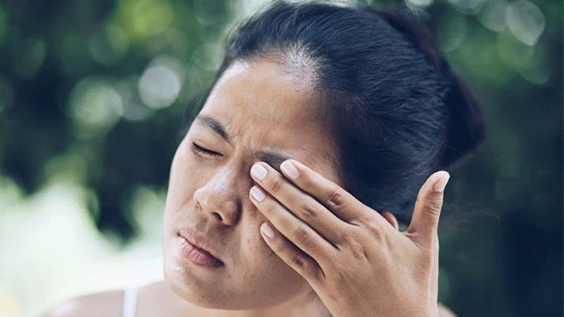 اگر چسب مژه داخل چشم برود چه کنیم